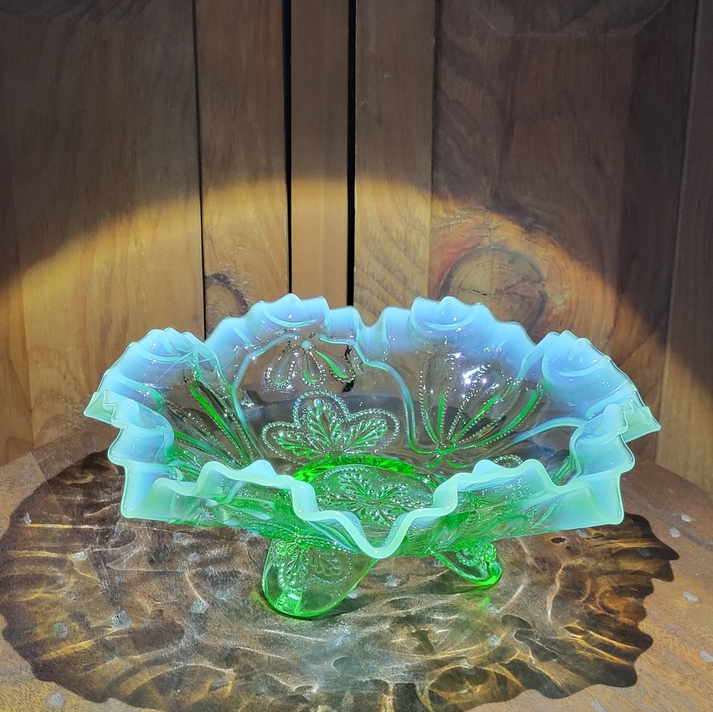 Antuque Green Glass Bowl - Picture 1 of 13